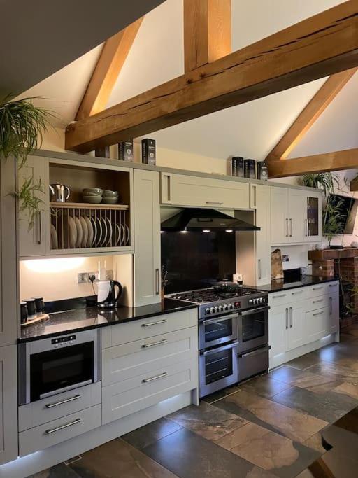 Woodbine Cottage-Part Of Alton Cottages Extérieur photo