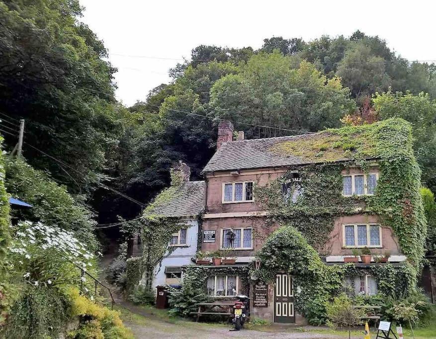 Woodbine Cottage-Part Of Alton Cottages Extérieur photo